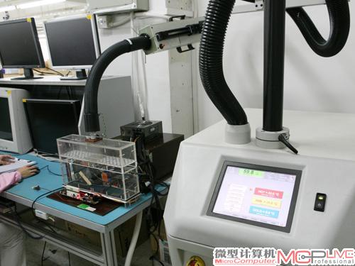 样品测试 1：四角测试，这是测试显卡在高温、低温、高压、低压四种极限状态下的稳定性。